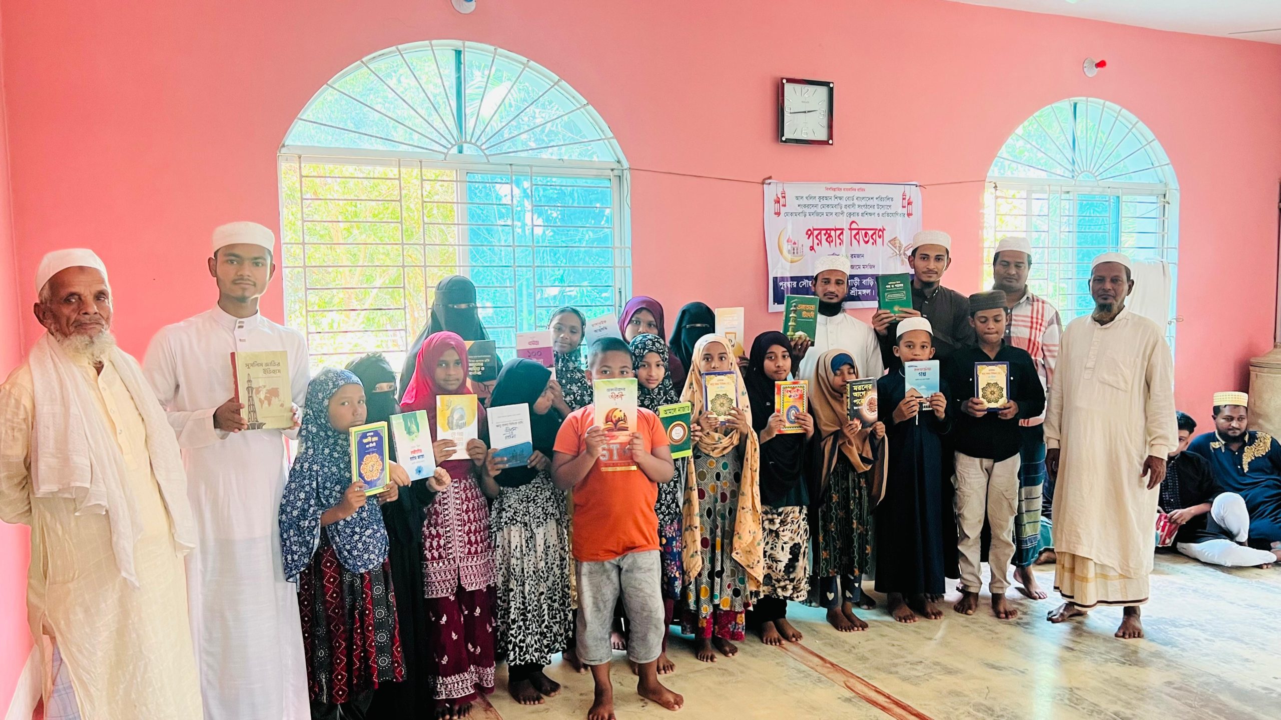 শংকরসেনা মোকামবাড়ি প্রবাসী সংগঠনের উদ্যোগে দারুল ক্বেরাতের শিক্ষার্থীদের মধ্যে পুরস্কার বিতরণ