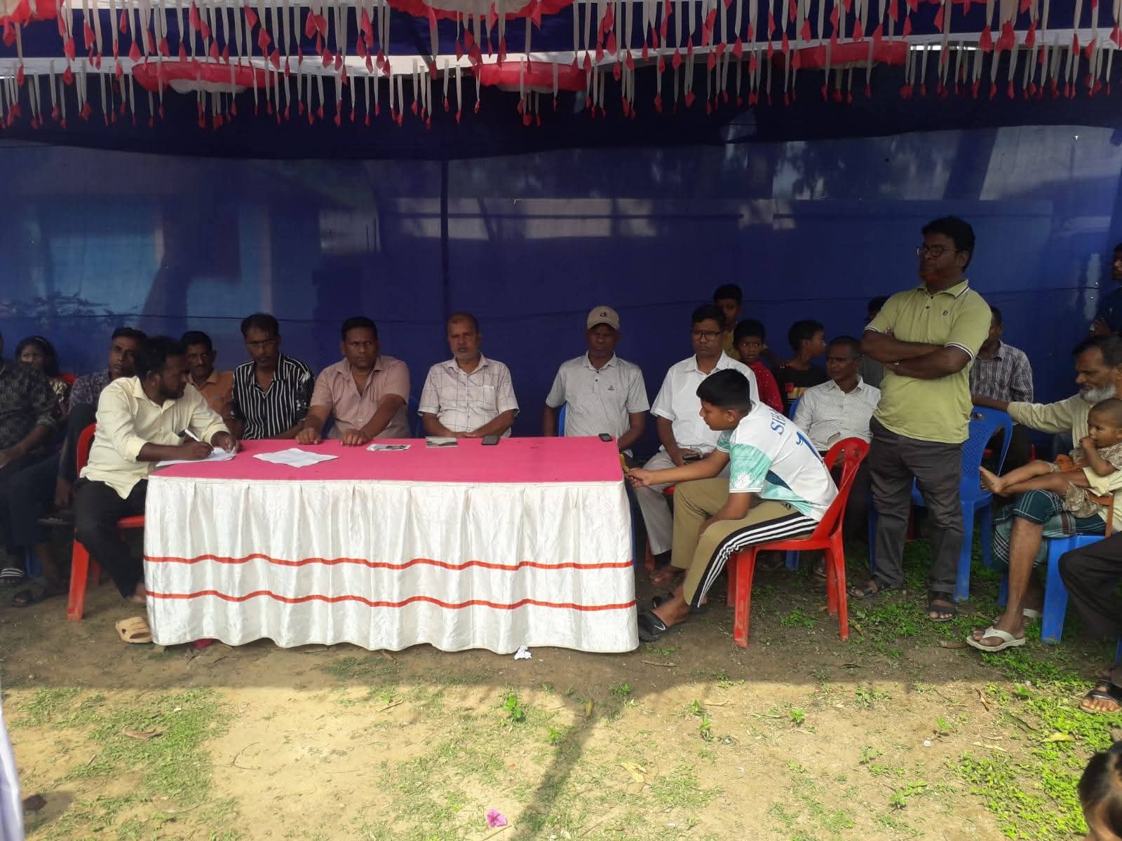শহীদ নীরা দিবস উপলক্ষে বাগান পঞ্চায়েতের আয়োজনে শহীদ বেদীতে পূস্পস্হপক প্রদান