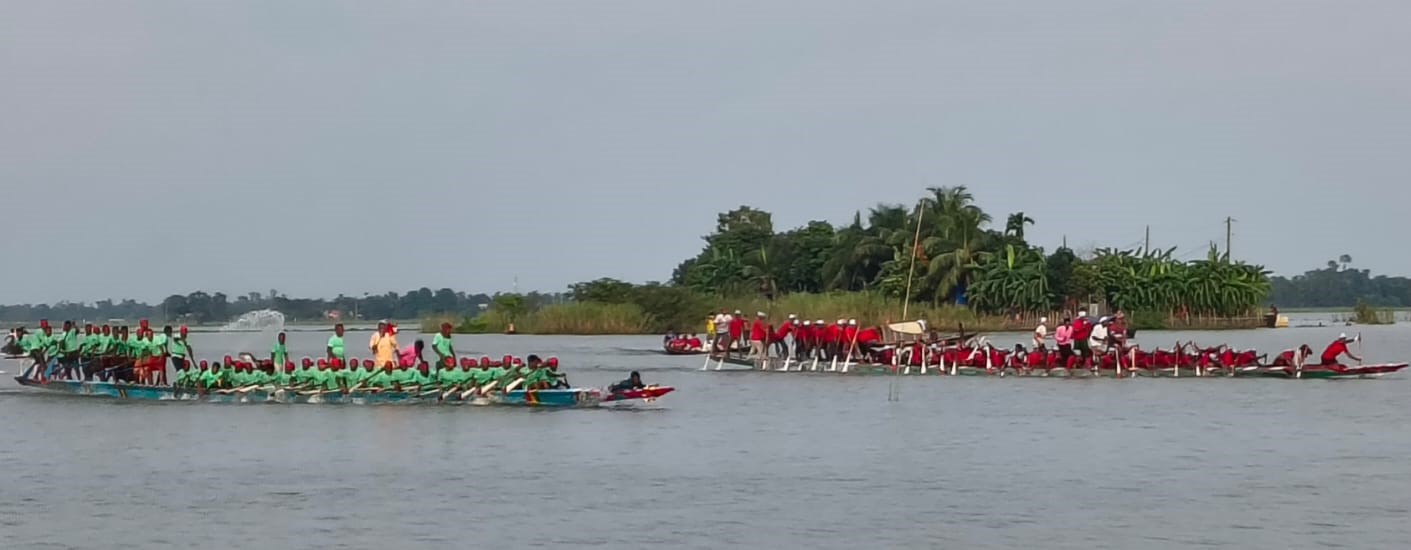 শাল্লার কান্দিগাঁও গ্রামের ঐতিহ্যবাহ নৌকা বাইচ বিজয়ীদের হাতে পুরস্কার তুলে দিলেন এমপি নাছির উদ্দিন চৌধুরী