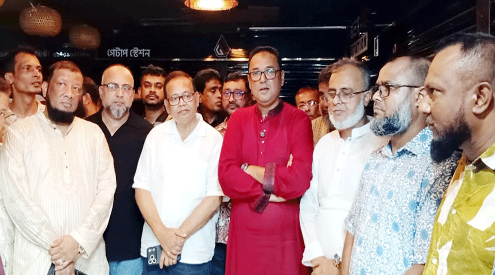 ওয়েস্ট ওয়ার্ল্ড শপিং সেন্টারে অগ্নিকাণ্ডস্থল পরিদর্শনে ব্যবসায়ী নেতৃবৃন্দ