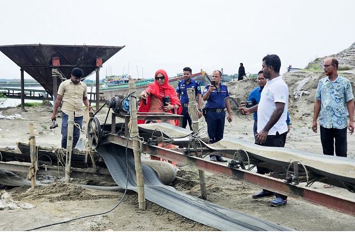 ইসিএ এলাকায় তাণ্ডবের বিরুদ্ধে অভিযান, ধ্বংস ১০ ড্রেজার ও ৬ এক্সকেভেটর