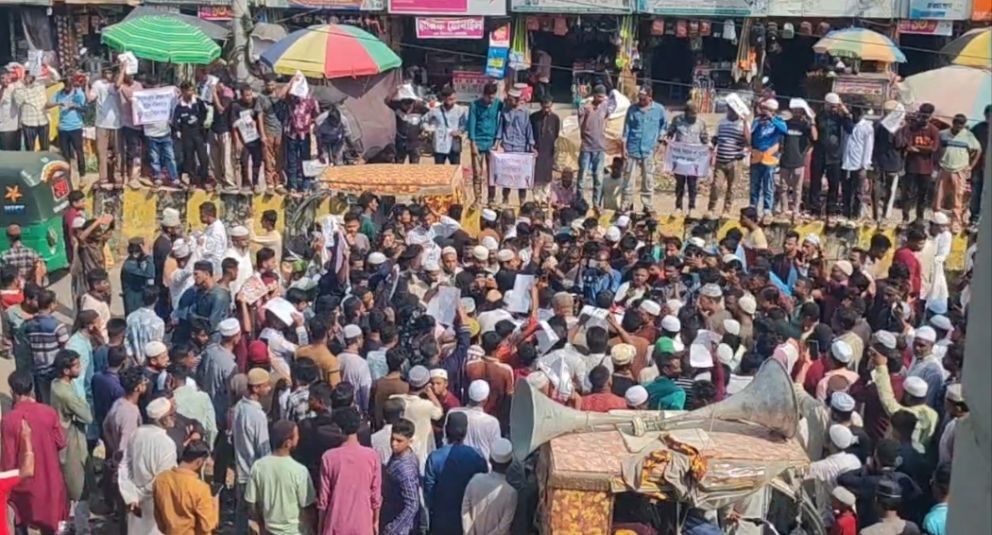 মুন্নির মৃত্যু নিয়ে ধোঁয়াশা: স্বজনদের মানববন্ধন পুলিশ বলছে আত্মহত্যা